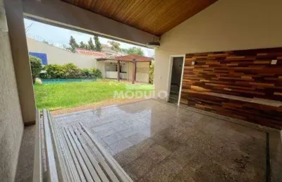 Casa residencial para locação bairro jardim karaiba com 3 quartos