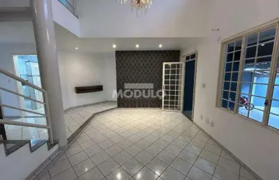 Casa com 4 quartos para alugar na Avenida Teófilo Alves, --, Vigilato Pereira, Uberlândia