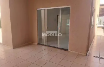 Casa à venda com 2 quartos e 2 vagas - jardim europa uberlândia/mg