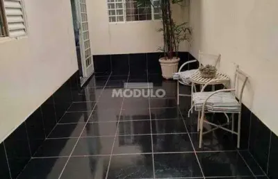 Casa residencial à venda, 3 quartos, 1 suíte, 2 vagas, presidente roosevelt - uberlândia/mg