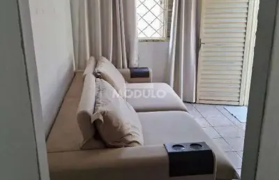 Casa residencial à venda, 3 quartos, 6 vagas, aclimação - uberlândia/mg