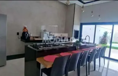 Casa em condomínio fechado com 3 quartos à venda na Avenida Manuel Lucio, --, Grand Ville, Uberlândia