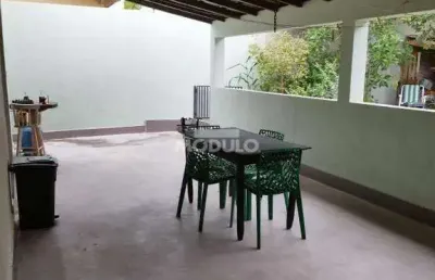 Casa residencial à venda, 2 quartos, 3 vagas, laranjeiras - uberlândia/mg