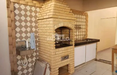 Casa residencial à venda, 3 quartos, 1 suíte, 3 vagas, alto umuarama - uberlândia/mg