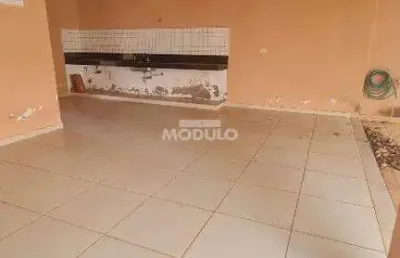Casa residencial à venda, 3 quartos, 1 suíte, 4 vagas, umuarama - uberlândia/mg