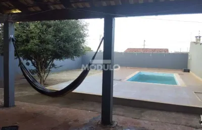 Casa residencial à venda, 2 quartos, 5 vagas, granada - uberlândia/mg