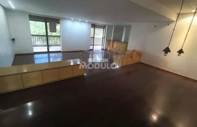 Apartamento com 3 quartos para alugar na Rua Triângulo Mineiro, --, Copacabana, Uberlândia