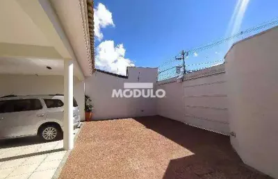 Casa 3 quartos 1 suíte, 4 vagas de garagem - vigilato pereira