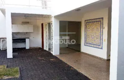 Casa com 3 quartos para alugar na Rua Washington Bernardes, --, Morada da Colina, Uberlândia
