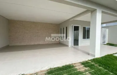 Casa residencial para locação no bairro shopping park com 3 suítes