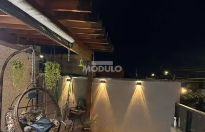 Sobrado no martins , 3 quartos, suite, espaço gourmet