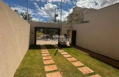 Casa com 3 quartos à venda na Rua Jonas Alves, --, Novo Mundo, Uberlândia