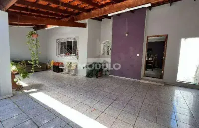 Casa residencial à venda, 3 quartos, 2 suítes, 3 vagas, santa mônica - uberlândia/mg