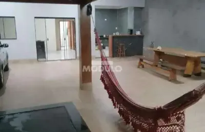 Casa jardim ipanema com 2 quartos, suite, quintal amplo
