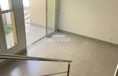 Casa estilo sobrado ,bairro marrtins 3 quartos com suite oportunidade