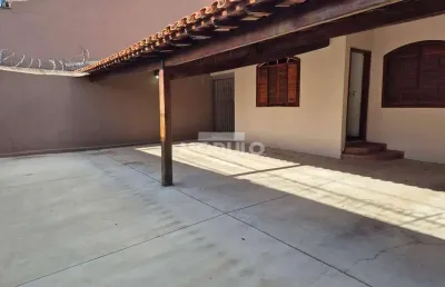 Casa residencial à venda, 3 quartos, 1 suíte, 3 vagas, cidade jardim - uberlândia/mg