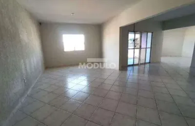Apartamento com 4 quartos para alugar na Av. Abadio Bonifacio Silva, --, Granada, Uberlândia