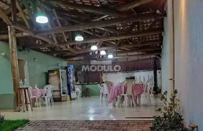 Casa comercial para alugar na Rua Monlevade, --, Daniel Fonseca, Uberlândia