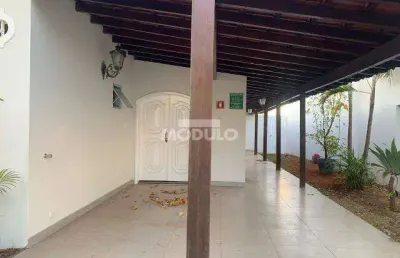 Casa comercial para alugar na Avenida Doutor Laerte Vieira Gonçalves, --, Santa Mônica, Uberlândia