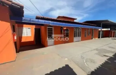 Casa comercial para alugar na Avenida Cleanto Vieira Gonçalves, --, Presidente Roosevelt, Uberlândia
