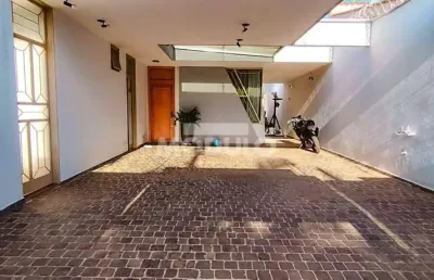 Casa com 3 quartos para alugar na Rua Tapajós, --, Saraiva, Uberlândia
