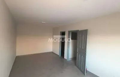 Casa residencial para locação no centro com 2 quartos