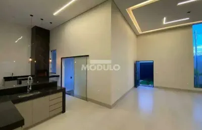 Casa com 3 quartos para alugar na Avenida Yuri Resende Miranda, --, Novo Mundo, Uberlândia
