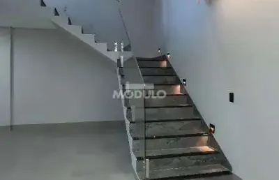 Sobrado à venda, 5 quartos, 2 suítes, 3 vagas, vigilato pereira - uberlândia/mg
