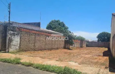 Terreno à venda na Rua Paraná, --, Brasil, Uberlândia