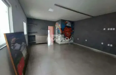 Casa comercial para alugar na Avenida João Naves de Ávila, --, Centro, Uberlândia