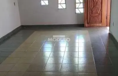 Casa residencial à venda, 3 quartos, 2 suítes, 3 vagas, jaragua - uberlândia/mg