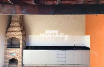 Casa de condomínio à venda, 2 quartos, 2 vagas, aclimação - uberlândia/mg