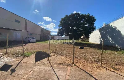 Terreno à venda na Rua Padre Pio, --, Martins, Uberlândia