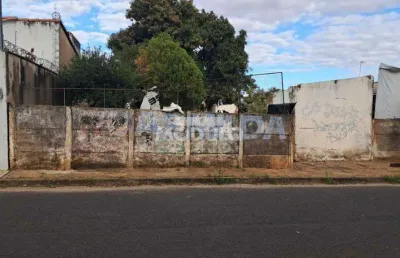 Terreno à venda na Rua Antônio de Souza Franqueiro, --, Santa Mônica, Uberlândia