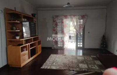 Sobrado à venda, 6 quartos, 2 suítes, presidente roosevelt - uberlândia/mg