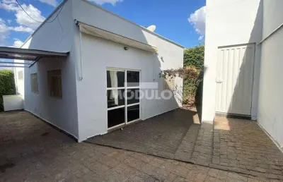 Casa com 2 quartos para alugar na Rua Aniceto Pereira, --, Tubalina, Uberlândia