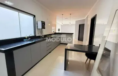Casa residencial à venda, 4 quartos, 3 suítes, 2 vagas, novo mundo - uberlândia/mg