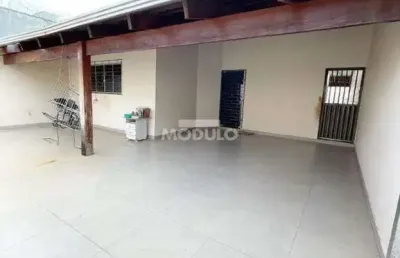 Casa residencial à venda, 3 quartos, 1 suíte, 3 vagas, santa mônica - uberlândia/mg