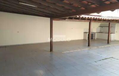 Casa residencial à venda, 3 quartos, 1 suíte, 4 vagas, santa mônica - uberlândia/mg