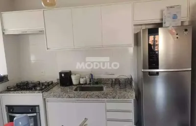 Apartamento mobiliado para locação no bairro santa mônica.