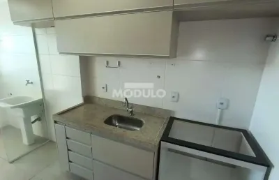 Apartamento com 3 quartos para alugar na Rua Rezende, --, Centro, Uberlândia