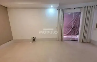 Apartamento com 3 quartos para alugar na Avenida José Fonseca e Silva, --, Jardim Europa, Uberlândia