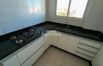Apartamento com 2 quartos para alugar na Avenida Rio Branco, --, Centro, Uberlândia