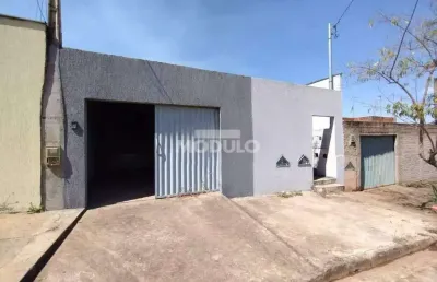 Casa residencial para locação no bairro shopping park.