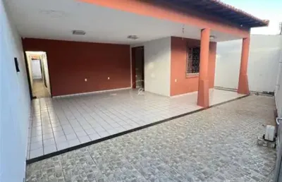 Casa com 4 quartos à venda na rua moisés said, matadouro, teresina por r$ 630.000