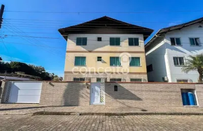 Apartamento semimobiliado com 3 dormitórios na velha central!
