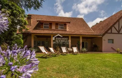 Casa à venda com 4 suítes no bairro descansópolis em campos do jordão/sp.