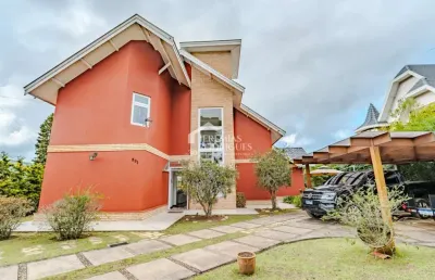 Casa assobradada à venda com 3 dormitórios no condomínio aldeia austríaca em campos do jordão/sp.
