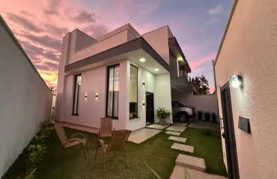 Casa com 3 quartos à venda na Rua Alexandrina de Castro Cunha, Jardim Colina, Uberlândia