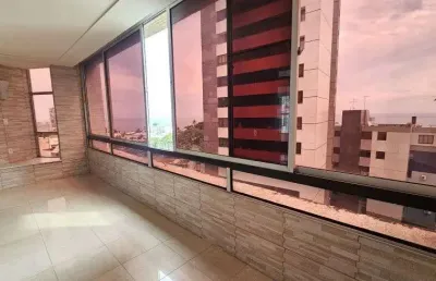 Oportunidade única! apartamento na barra por r$700.000 – vista mar deslumbrante e próximo ao circuito!